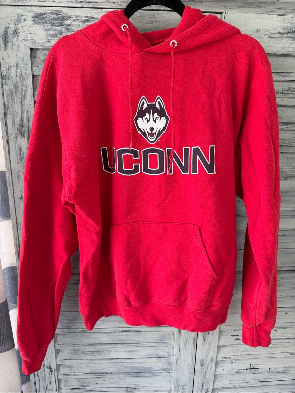 UCONN Huskies Red Hooded Sweatshirt Size M